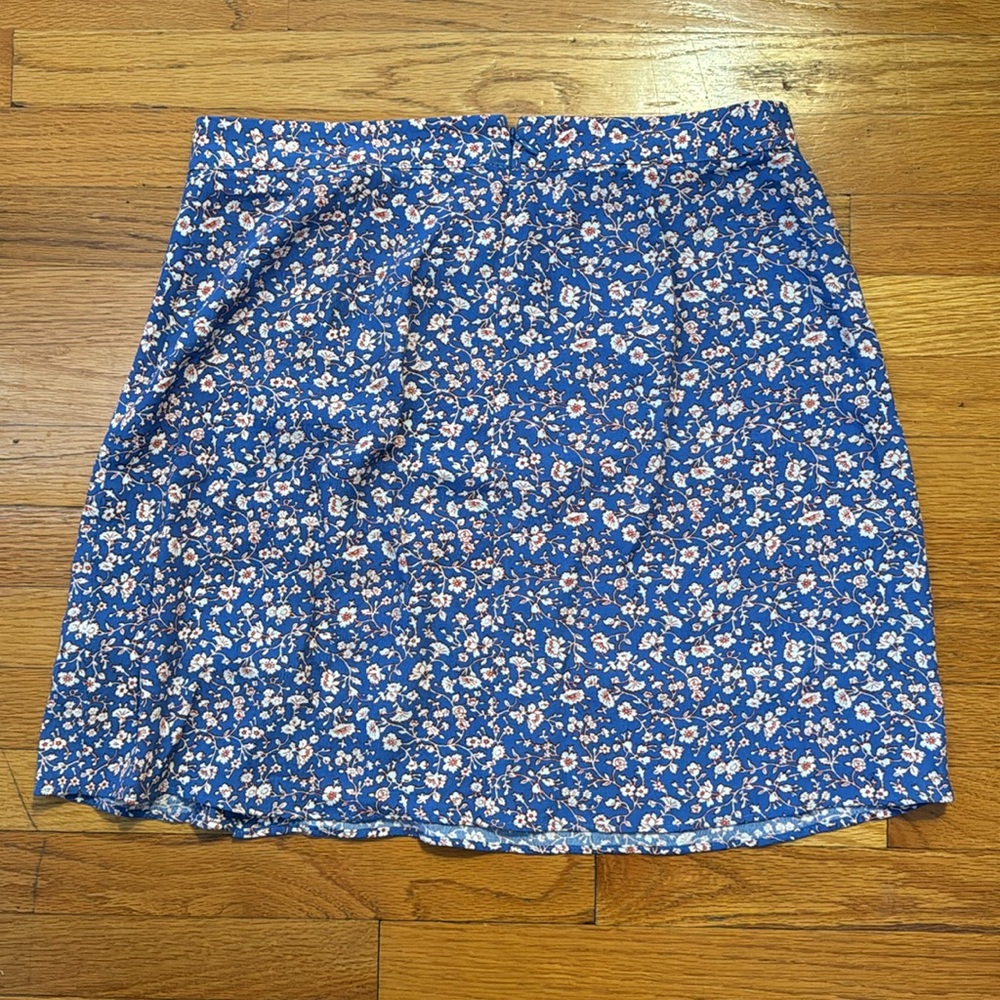 Madewell flower skirt with back zipper and side buttons size 6. - Picture 7 of 10